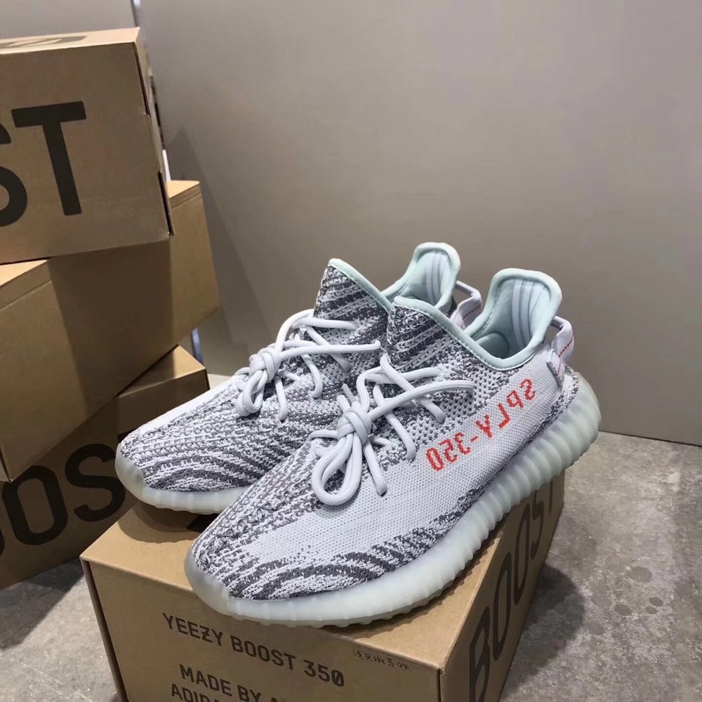 Yeezy sneakers different colors (adidas)
